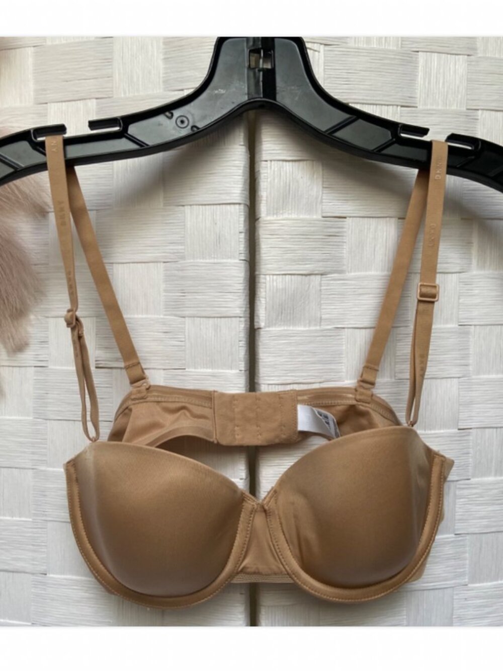 DKNY 32B